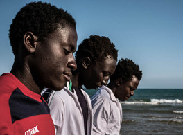 Niños y niñas migrantes en la región Mediterránea 